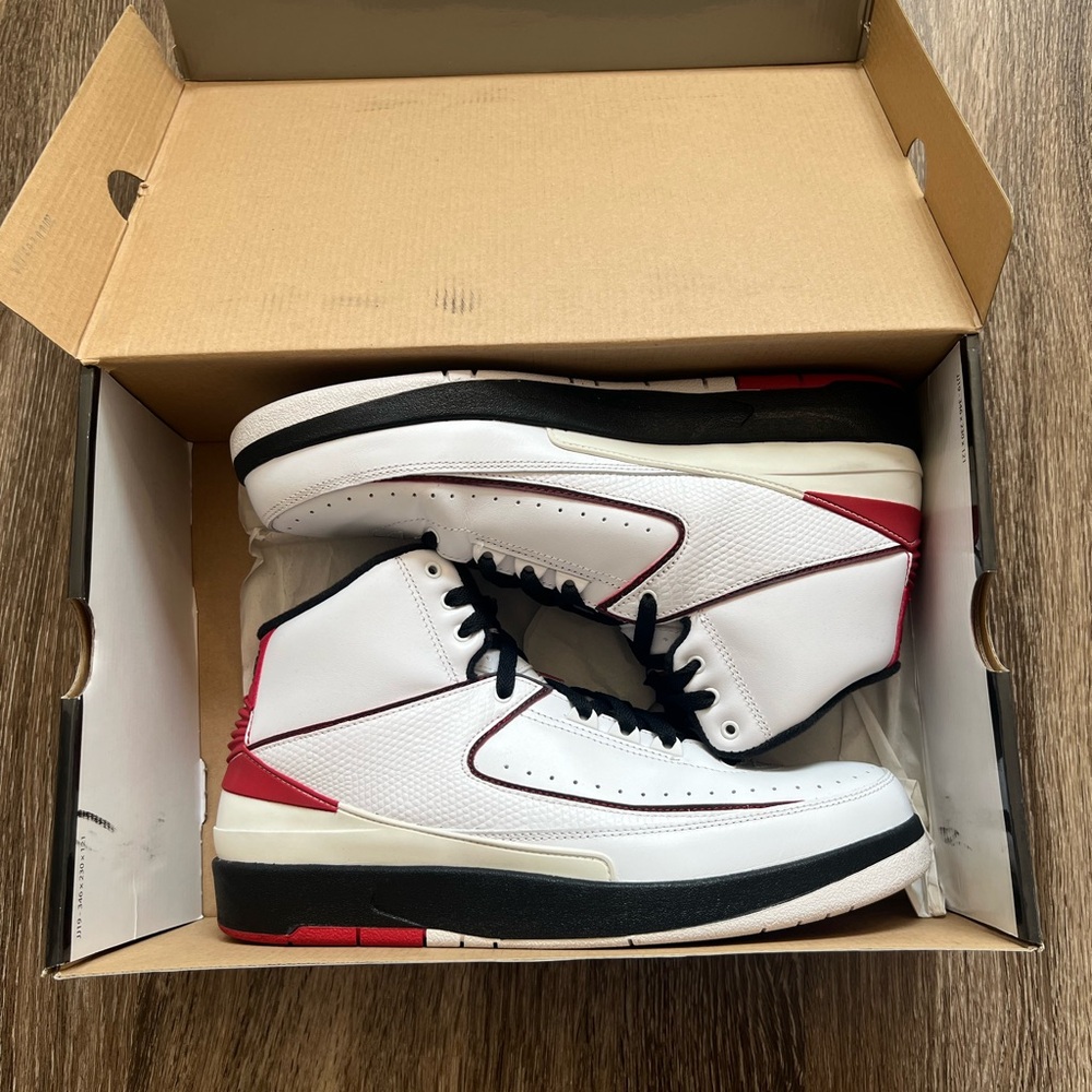 Jordan 2 Retro OG Chicago 2022 size 10 CLEAN